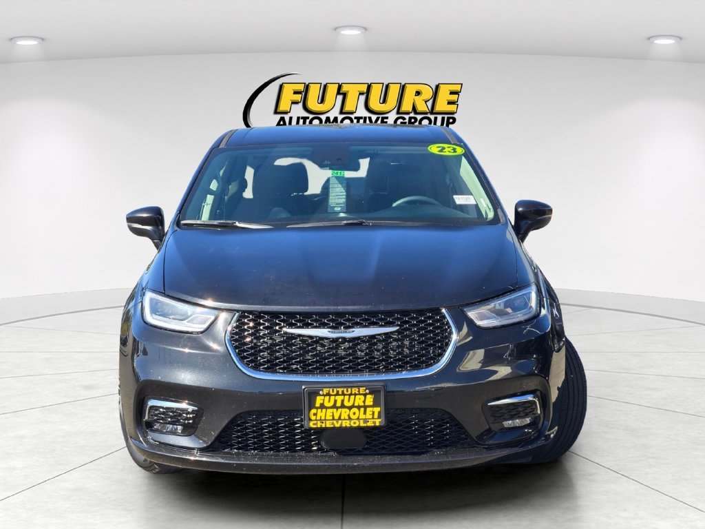 Used 2023 Black Chrysler Touring L image 2