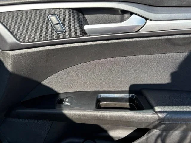 Used 2016 Gray Ford SE image 22