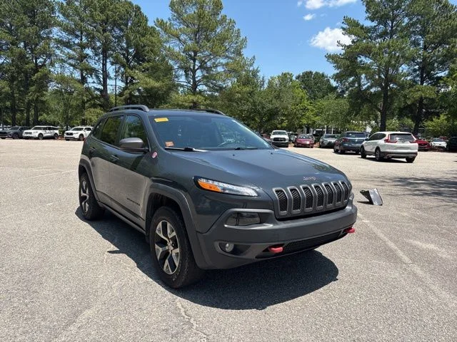 Used 2017 Gray Jeep Trailhawk image 7