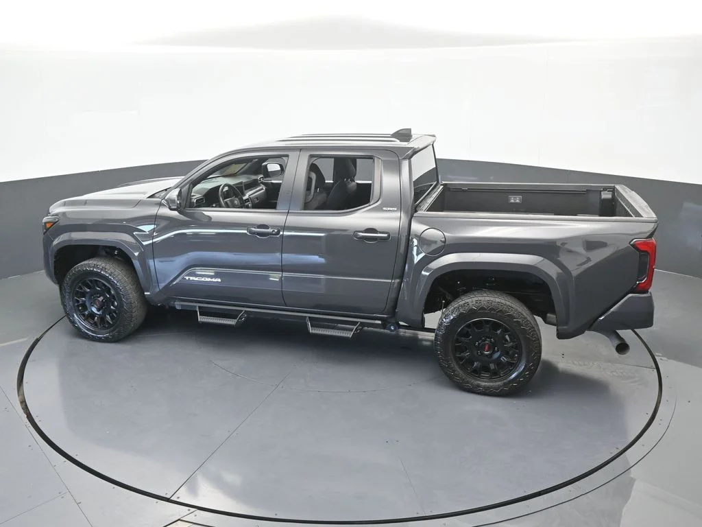 Used 2025 Underground Toyota SR5 image 54