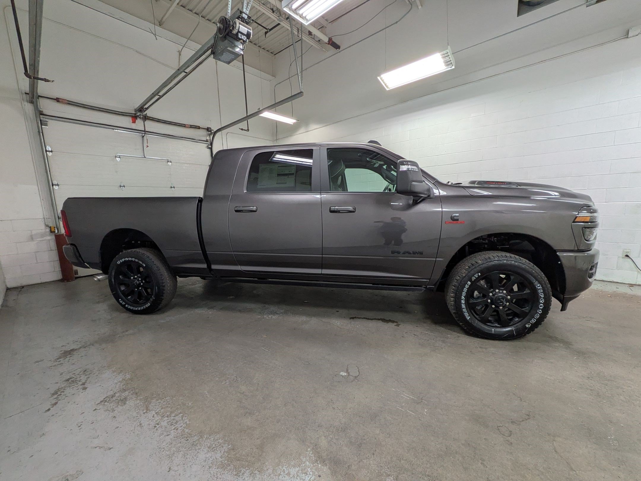 New 2026 Granite Crystal Metallic Clear-Coat Exterior Paint RAM Laramie image 3