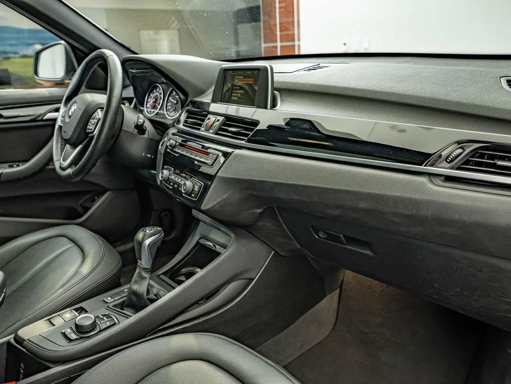 Used 2017 Alpine White BMW xDrive28i image 37