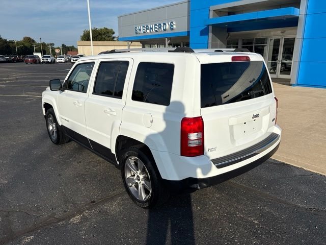 Used 2016 White Jeep Latitude image 5