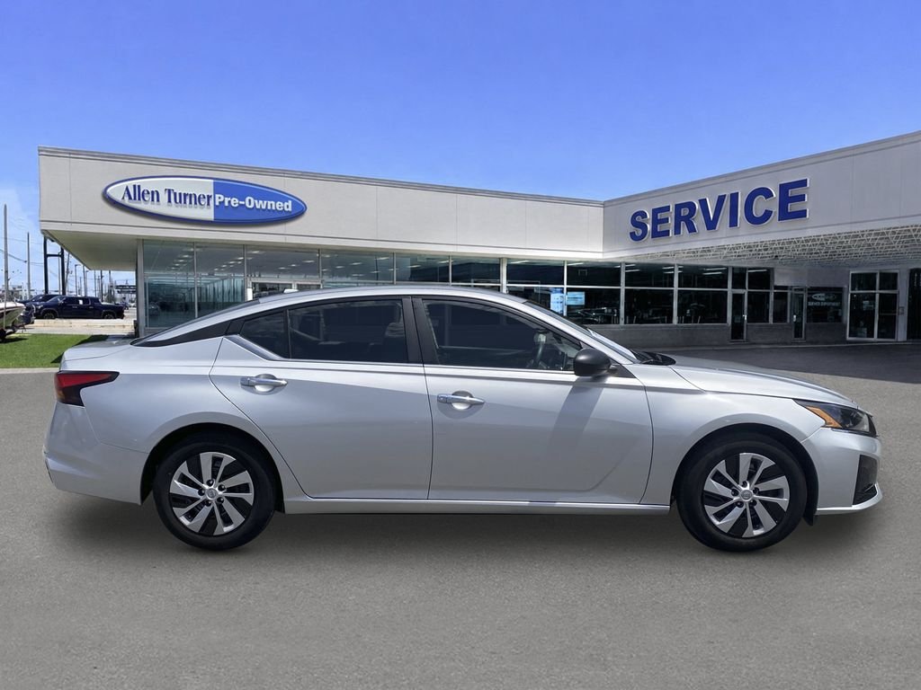 2025 Nissan Altima S - Photo 9