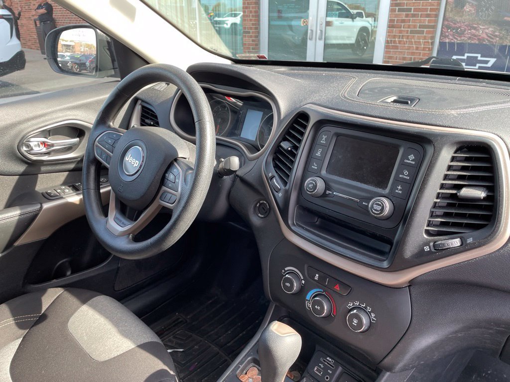 Used 2017 White Jeep Sport image 13
