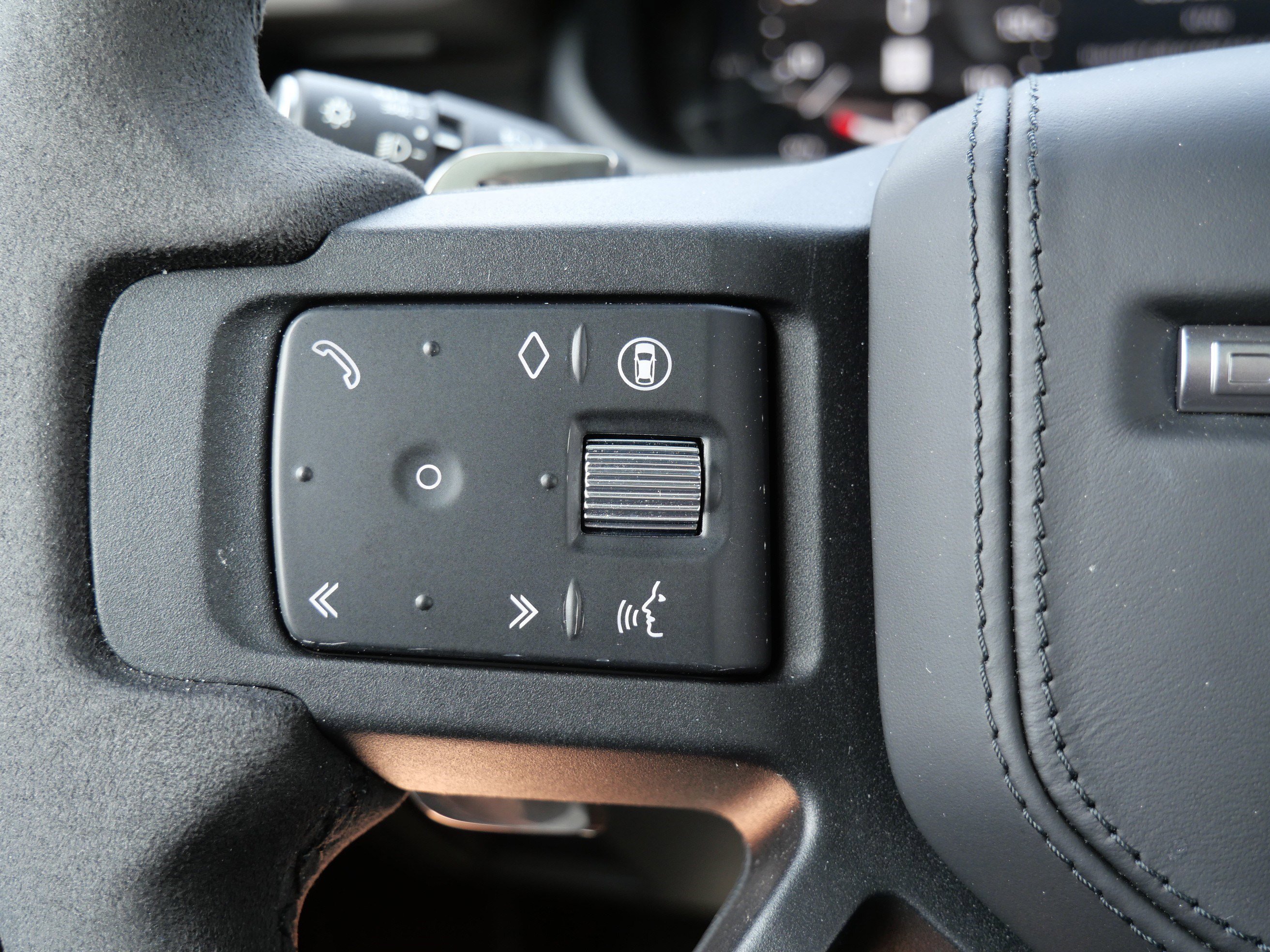 Used 2024 Santorini Black Metallic Land Rover V8 image 26