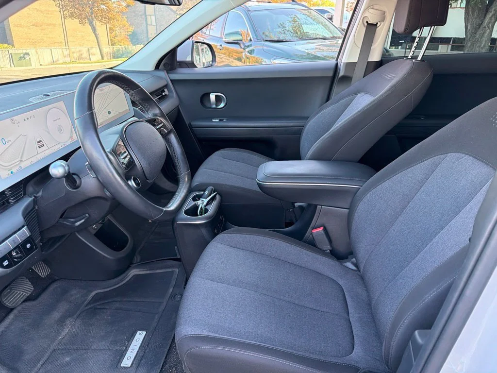 Used 2024 Cyber Gray Hyundai SEL image 20