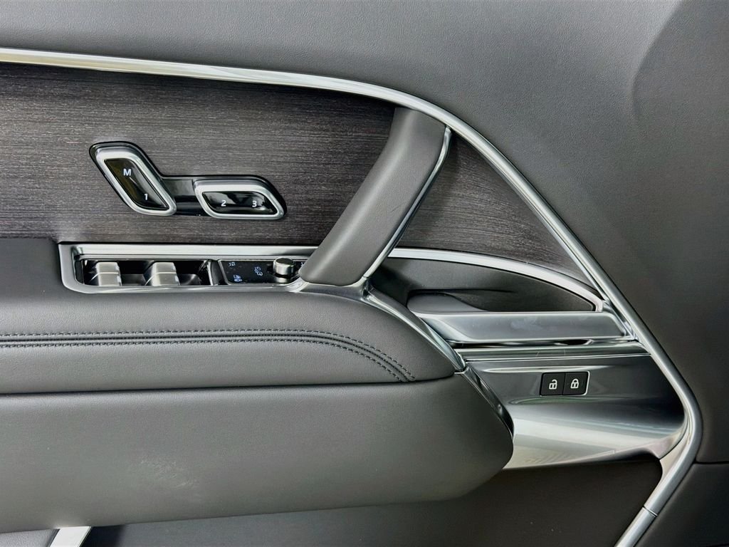 New 2026 Fuji White Land Rover SE image 18