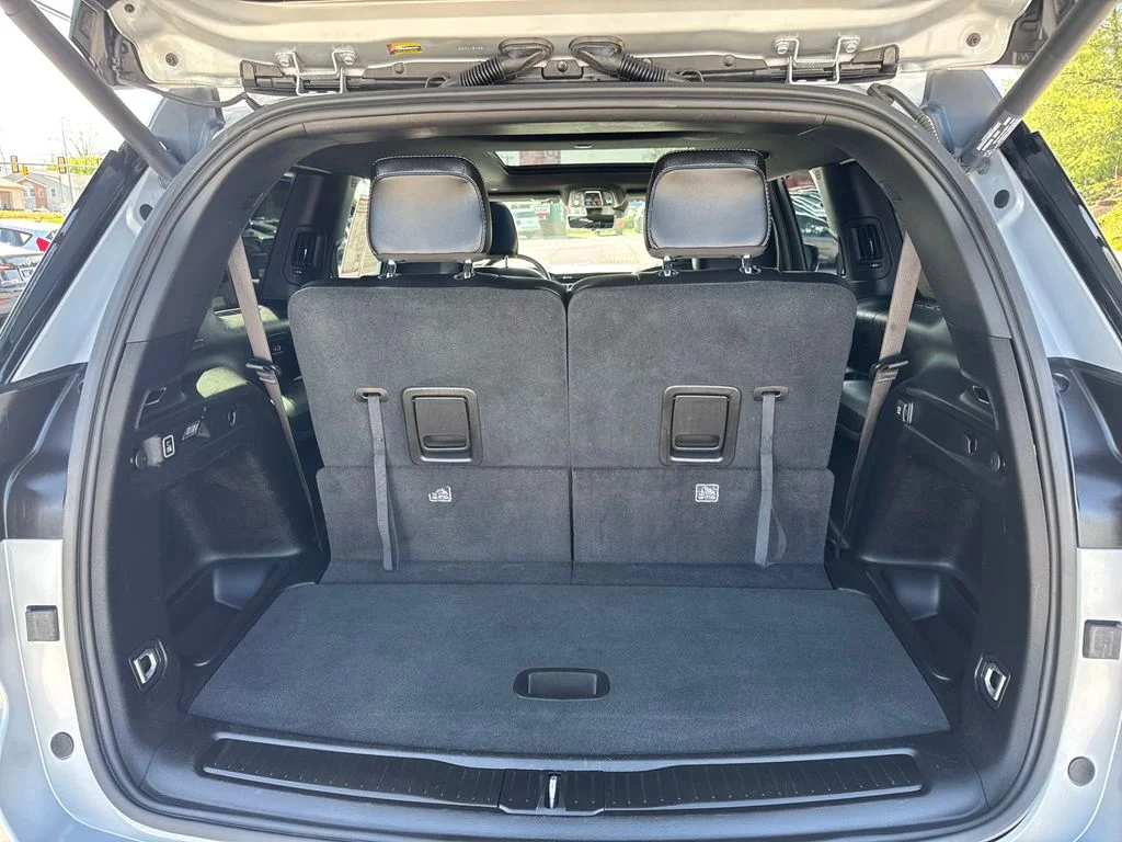 Used 2024 Silver Jeep Limited image 23