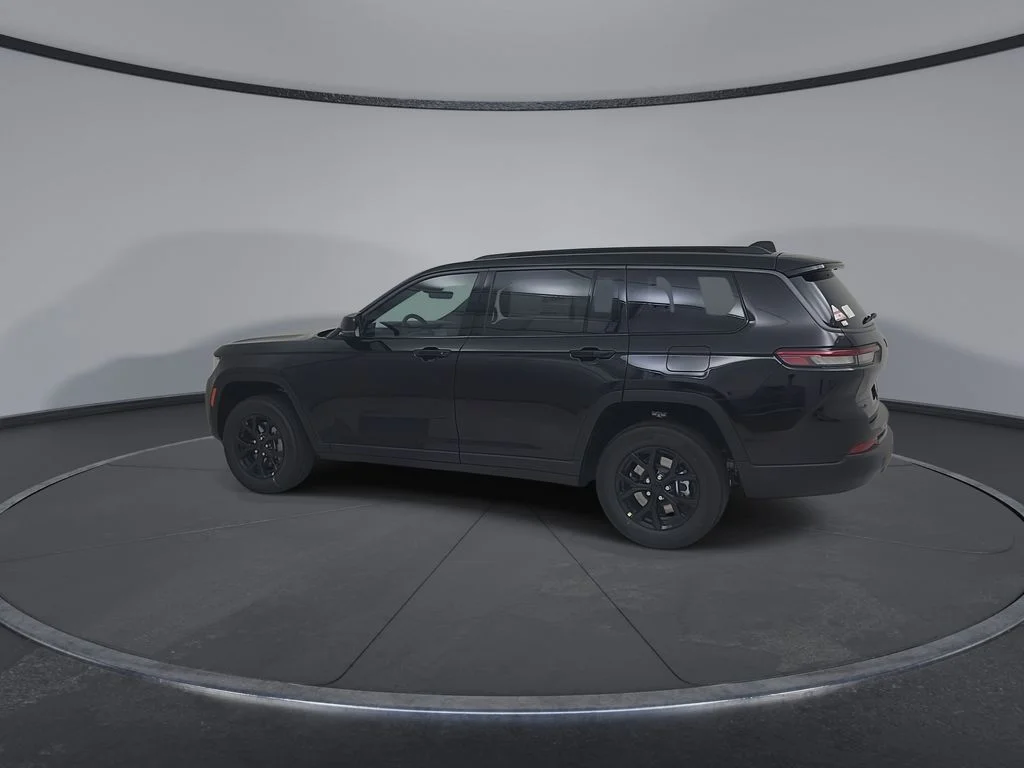 New 2026 Diamond Black Crystal Pearlcoat Jeep Altitude image 10