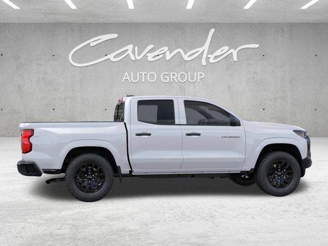 New 2026 Summit White Chevrolet WT image 5