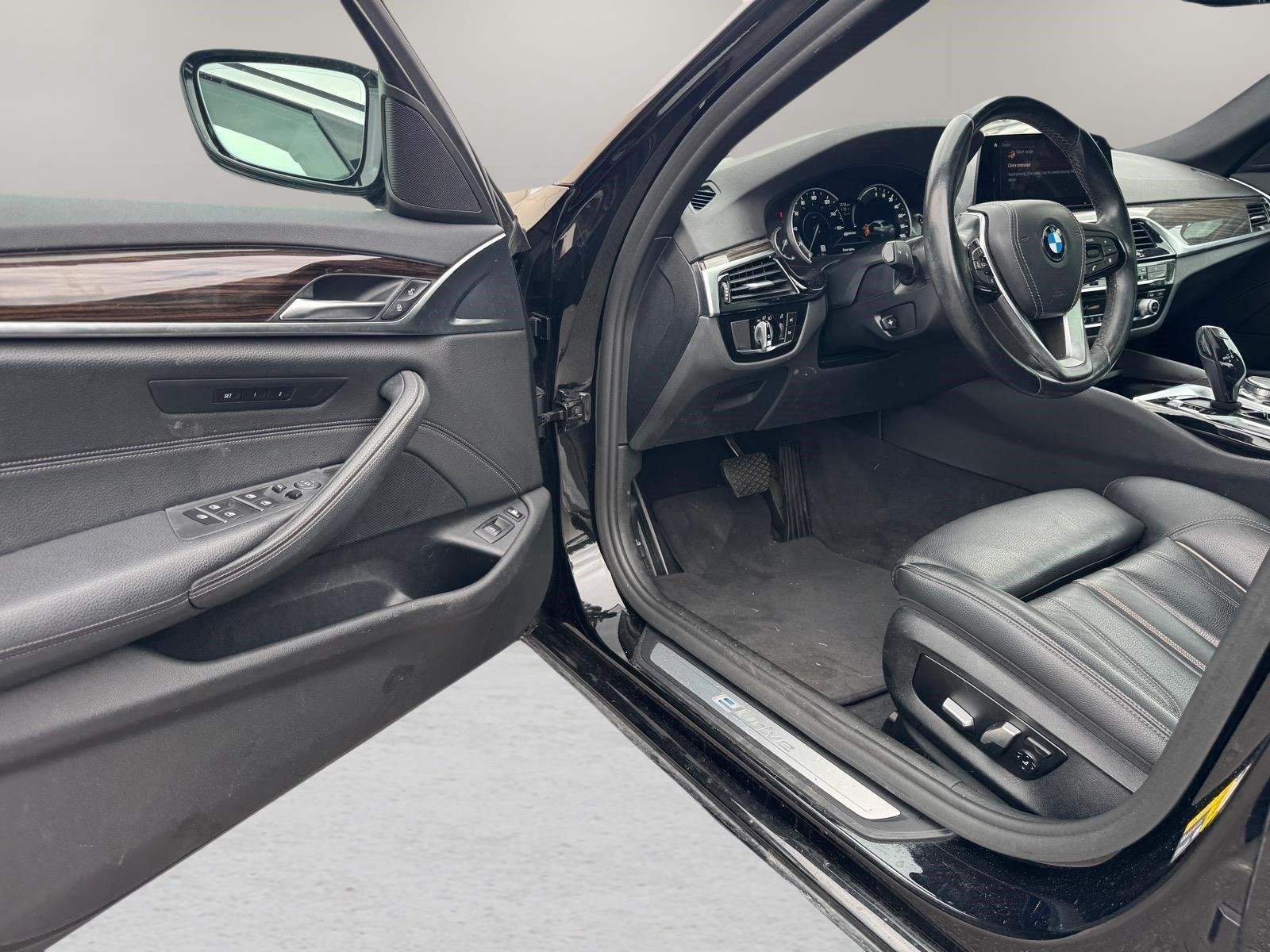 Used 2019 Black Sapphire Metallic BMW 530e iPerformance image 17