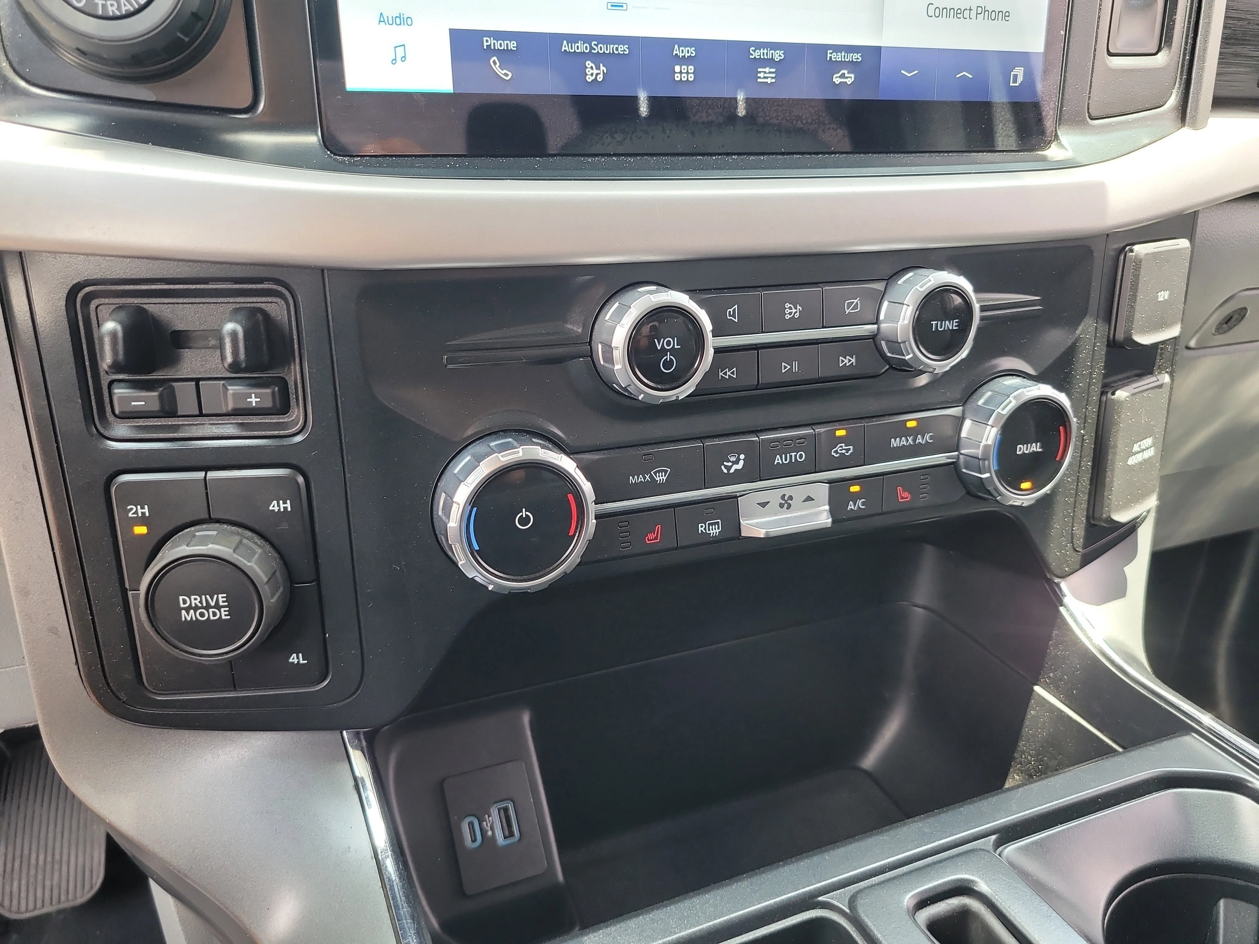 Used 2022 Oxford White Ford XLT image 24