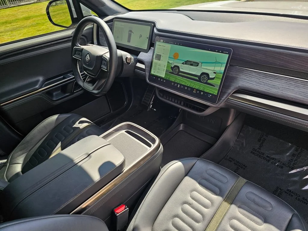 Used 2022  RIVIAN Adventure Package image 10