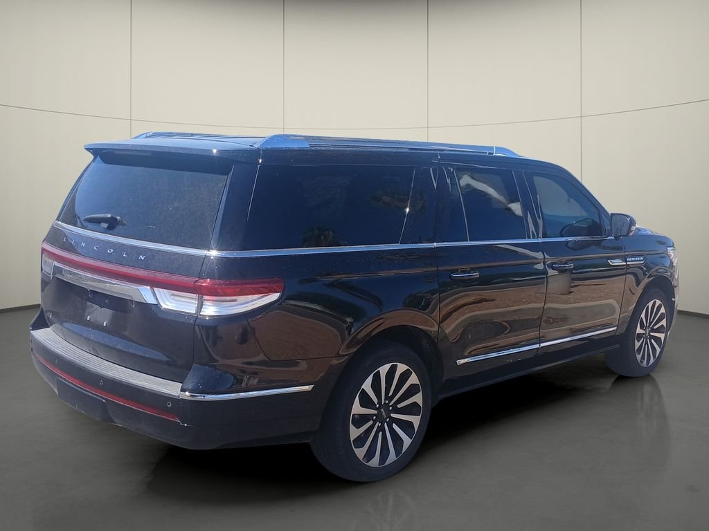 Used 2023 Black Lincoln Reserve image 7