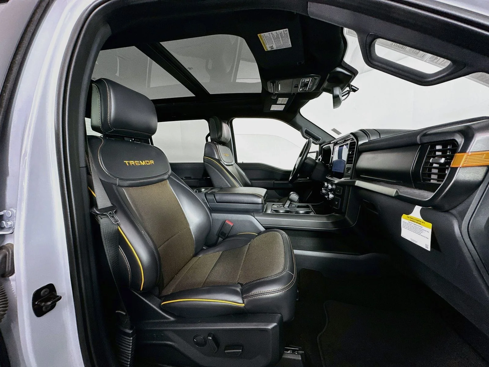 Used 2025 White Ford Tremor image 31
