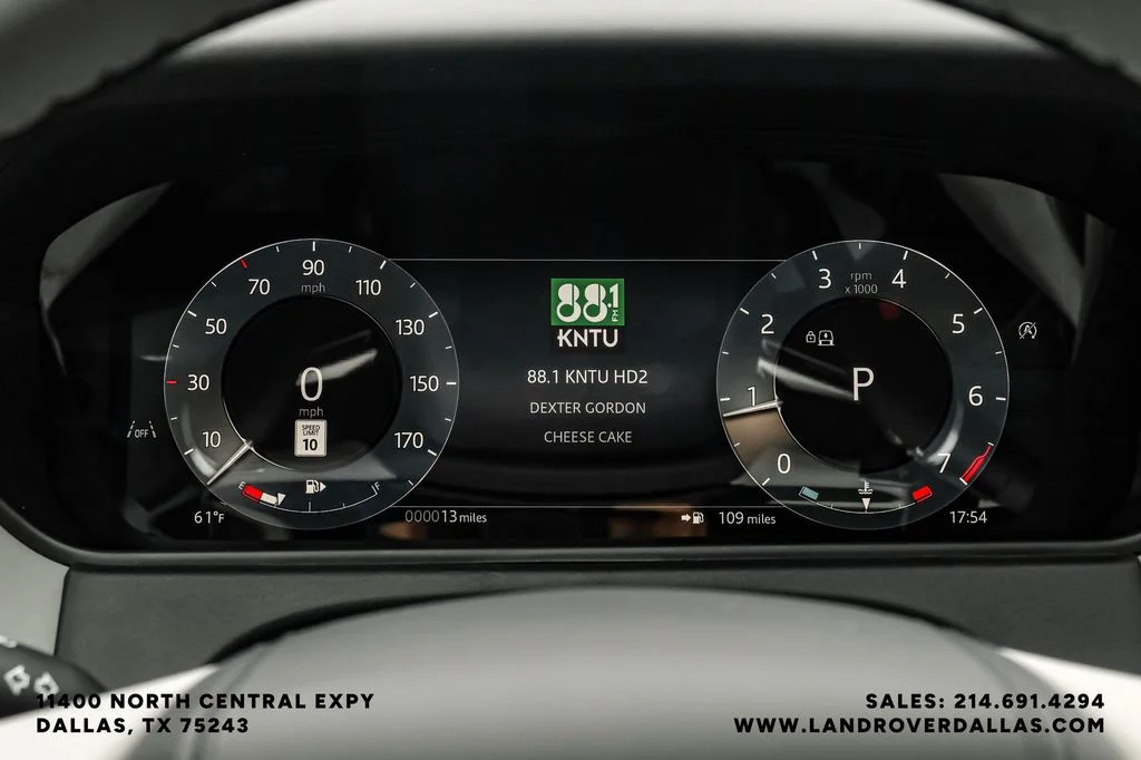 New 2026 Ostuni Pearl Wht Prem Met Land Rover Dynamic SE image 17