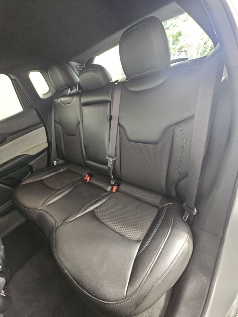 Used 2024 Silver Jeep Latitude image 15