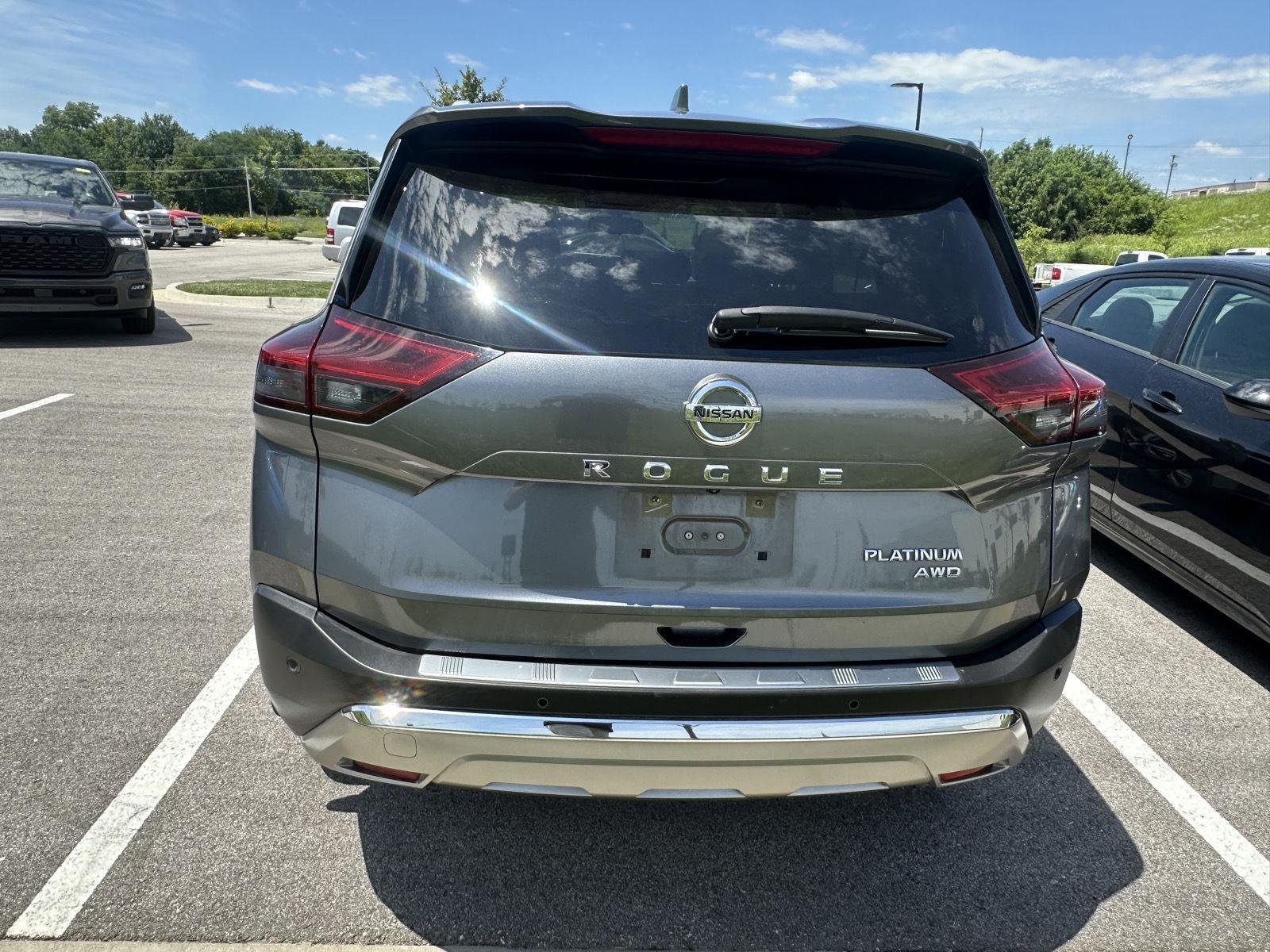 Used 2021 Gun Metallic Nissan Platinum image 3