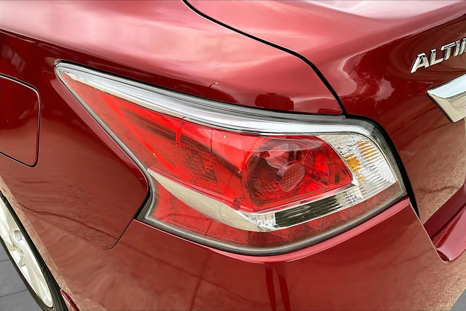 Used 2015 Cayenne Red Nissan 2.5 SV image 29