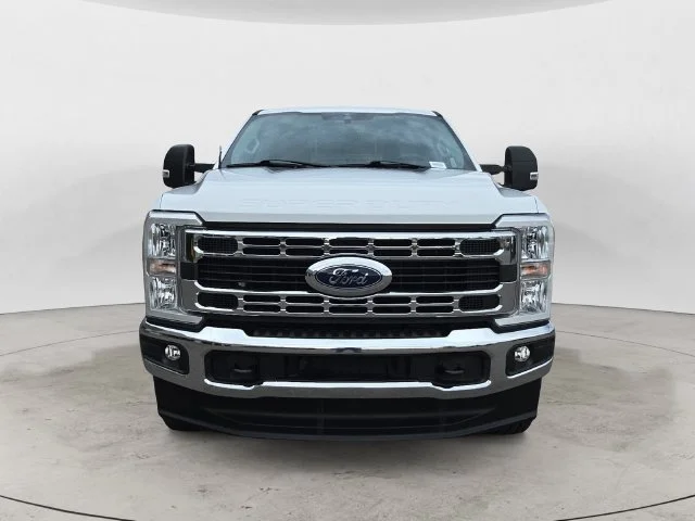 Certified Used 2023 Oxford White Ford XLT image 2