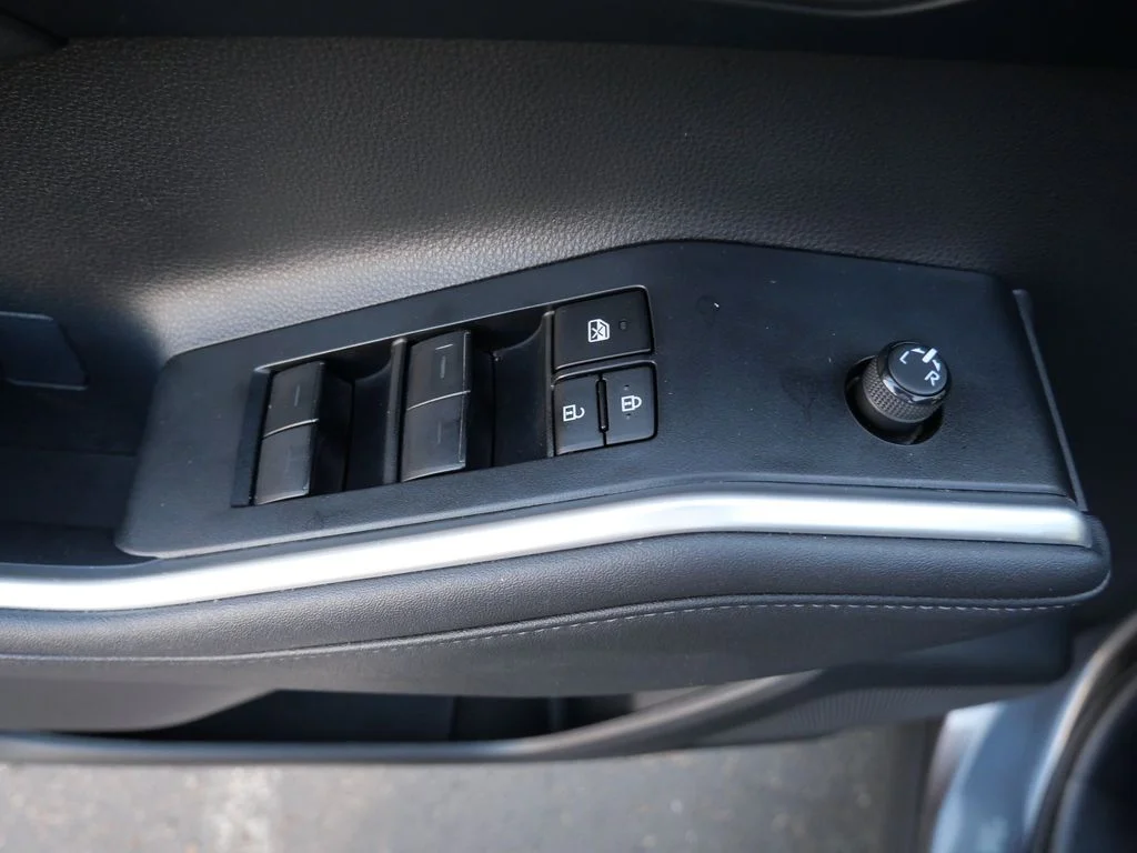2023 Toyota Highlander XLE - Photo 16