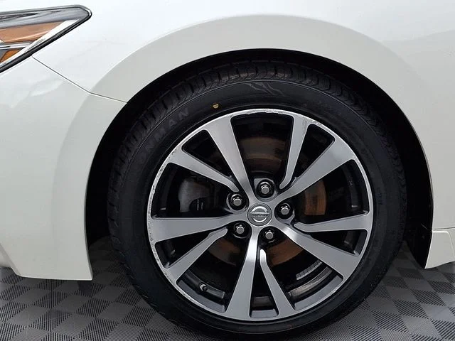 Used 2017 Pearl White Nissan 3.5 SV image 8