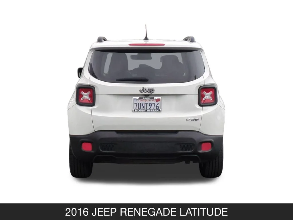 Used 2016 White Jeep Latitude image 8