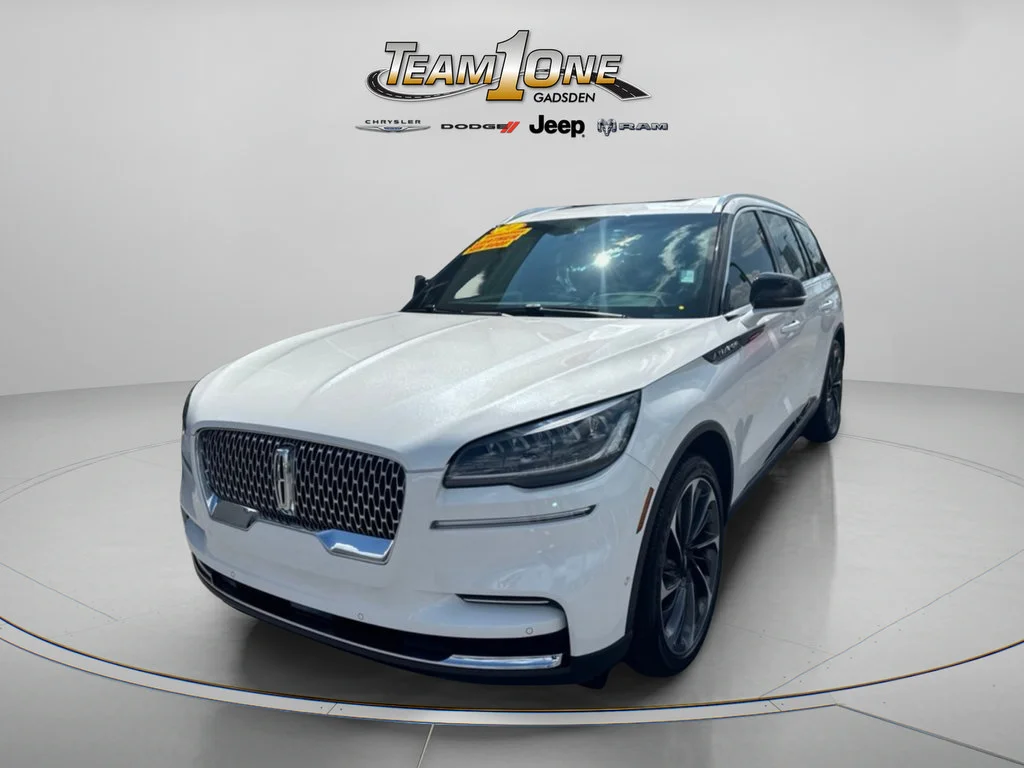 Used 2024 White Metallic Lincoln Reserve image 5