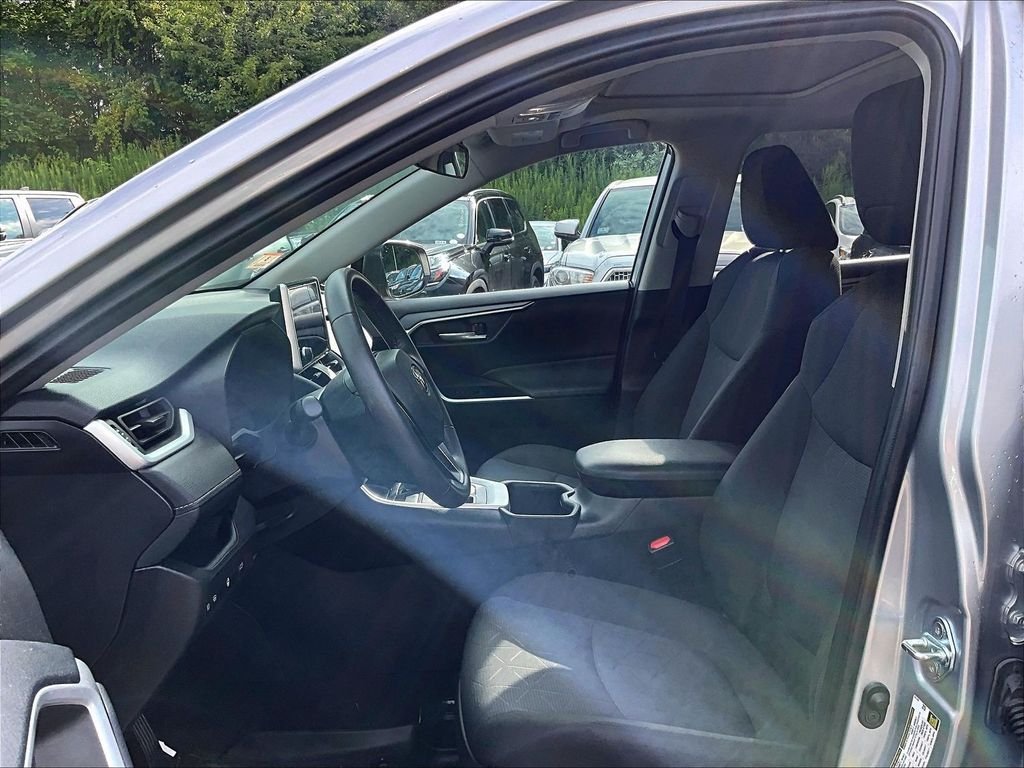 Used 2025 Silver Toyota XLE image 4
