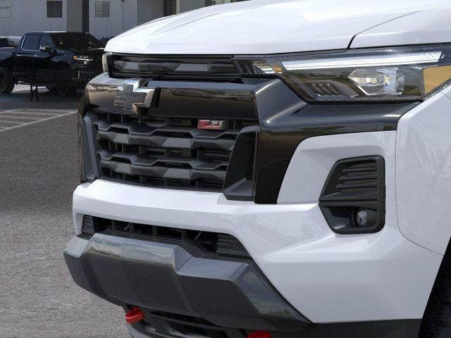 New 2026 Summit White Chevrolet Z71 image 13