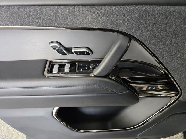Used 2023 Gray Land Rover SE Dynamic image 19