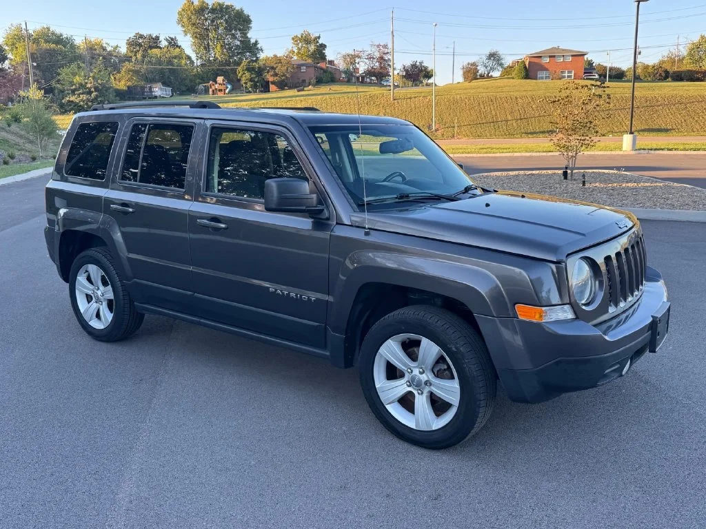Used 2016 Gray Jeep Latitude image 2
