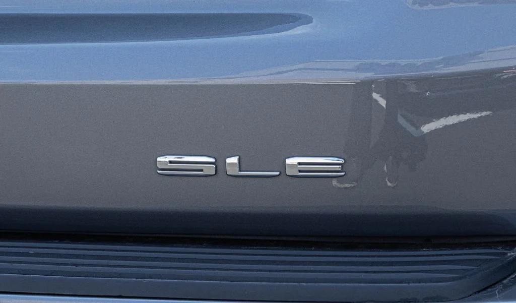 Used 2022 Gray GMC SLE image 15