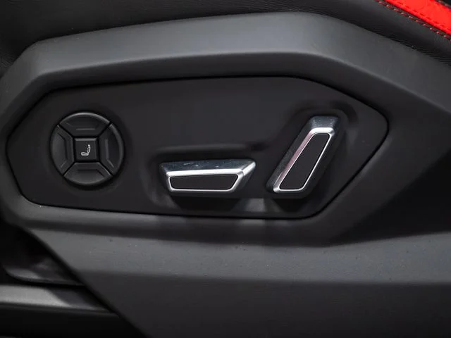 Used 2025 Black Lamborghini SE image 16