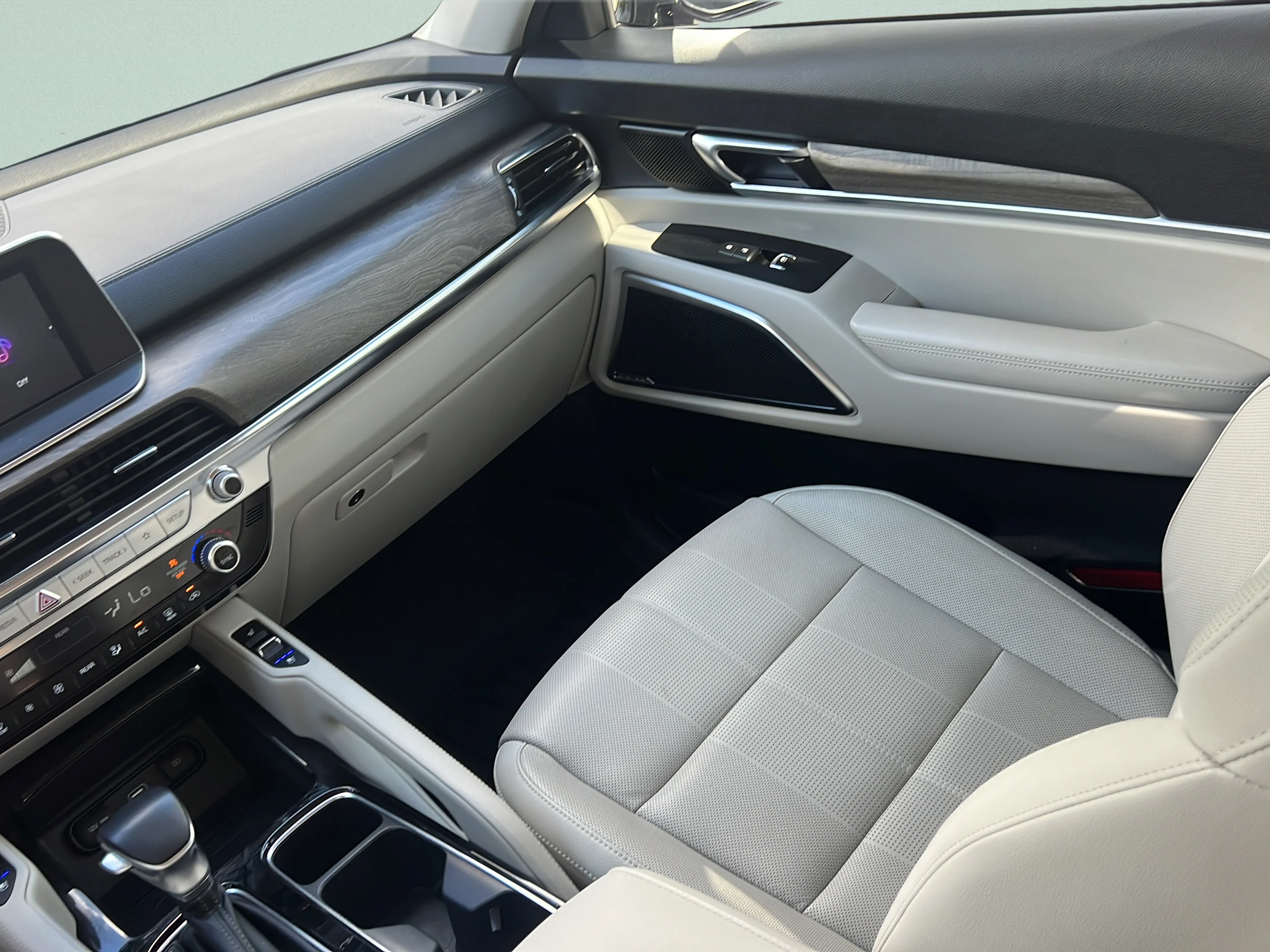 Used 2022 Gravity Grey Kia SX image 13