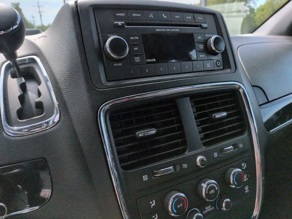 Used 2015 Black Dodge SXT image 22