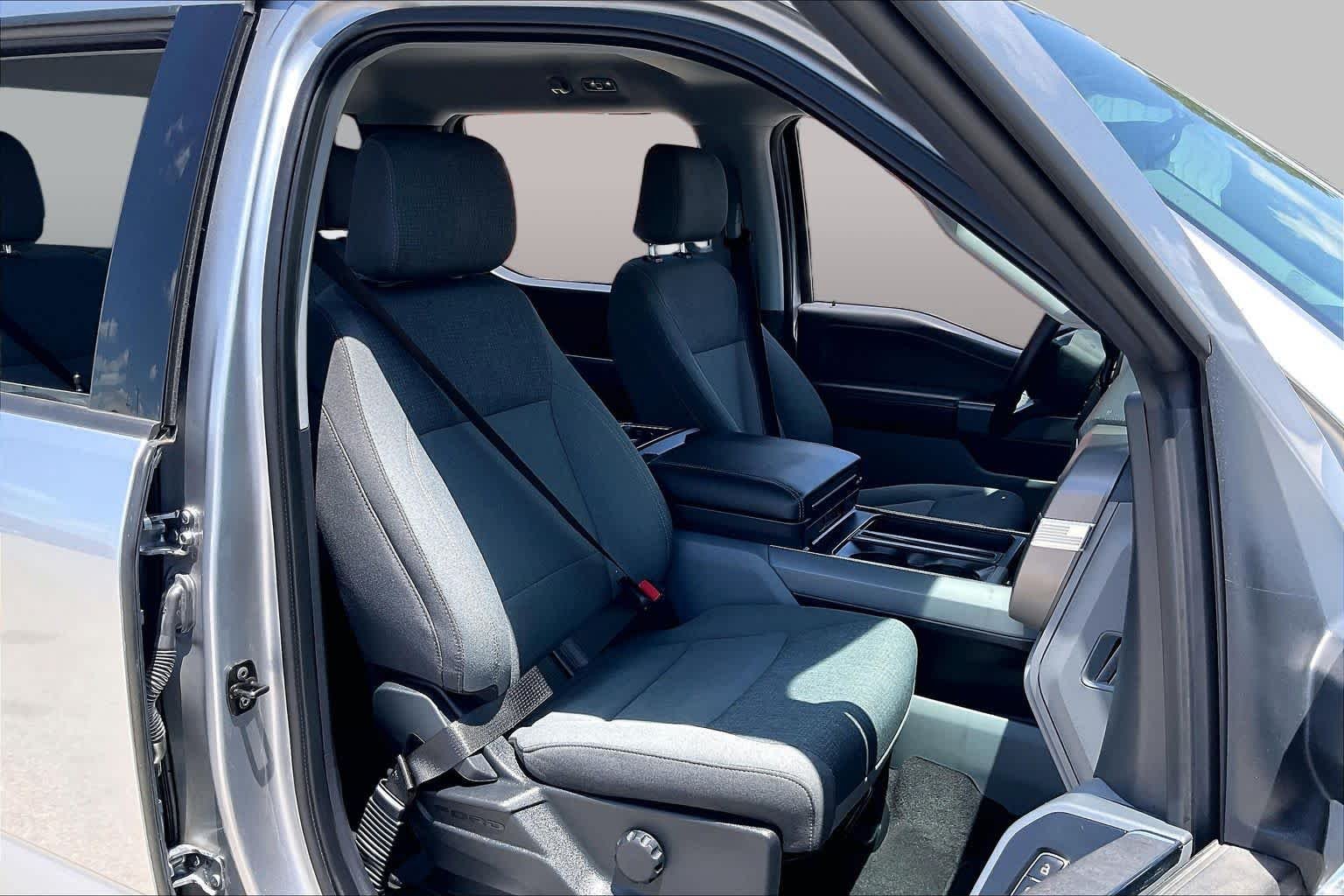 Used 2024 Iconic Silver Ford XLT image 9