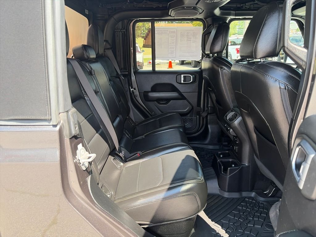 Used 2020 Crystal Metallic Jeep Overland image 40