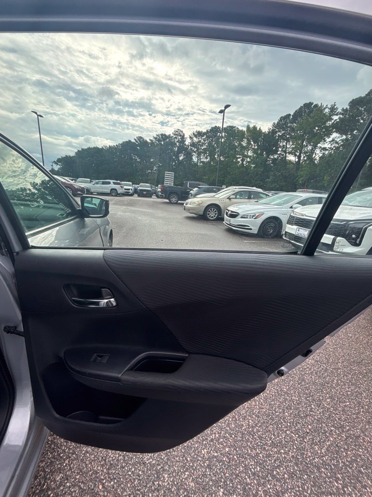 Used 2017 Silver Honda LX image 20