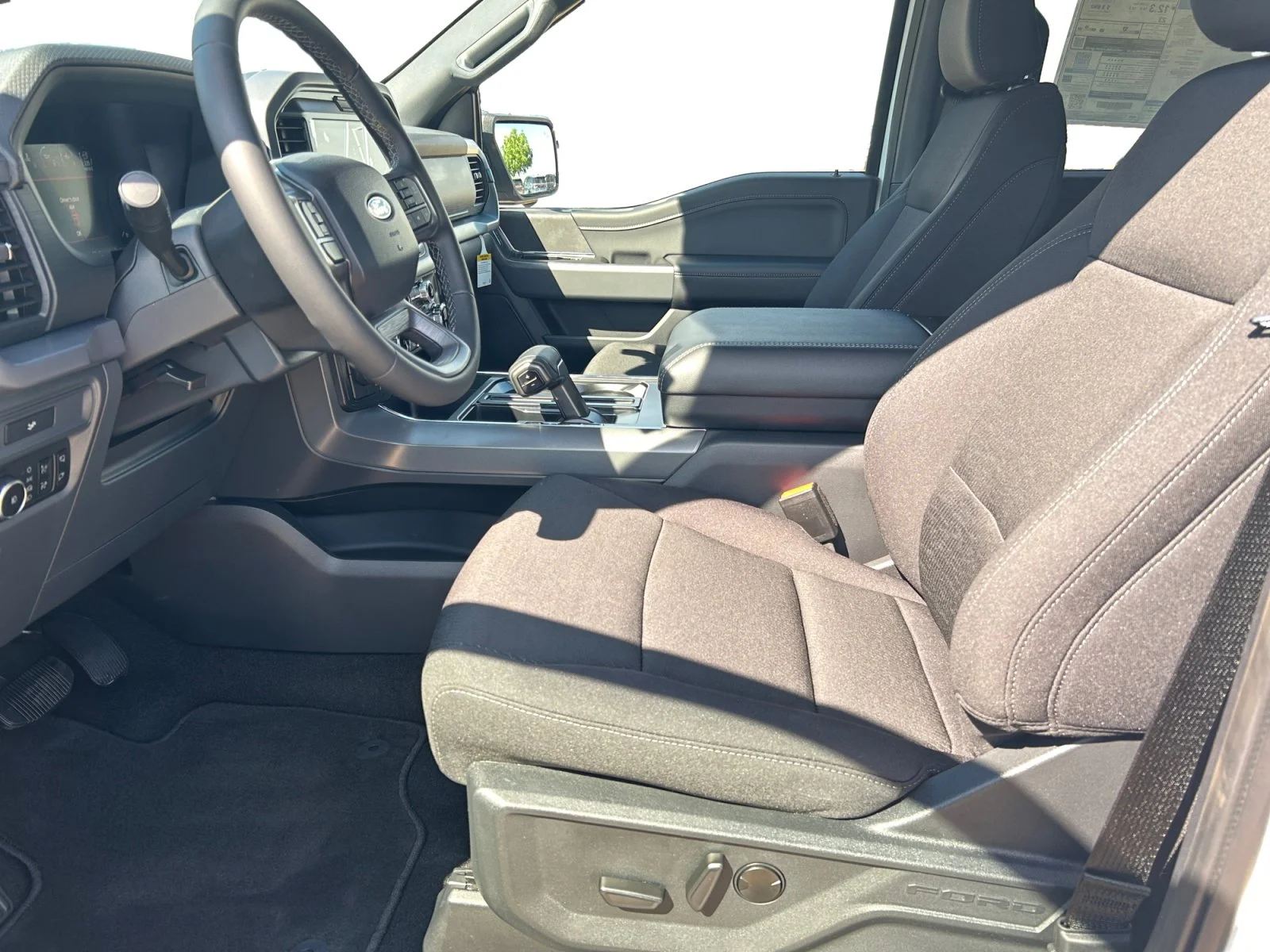 New 2026 Oxford White Ford XLT image 14