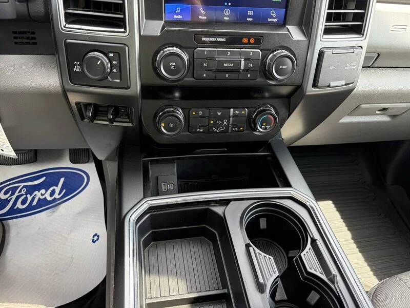 Used 2022 White Ford Super Duty XLT image 8