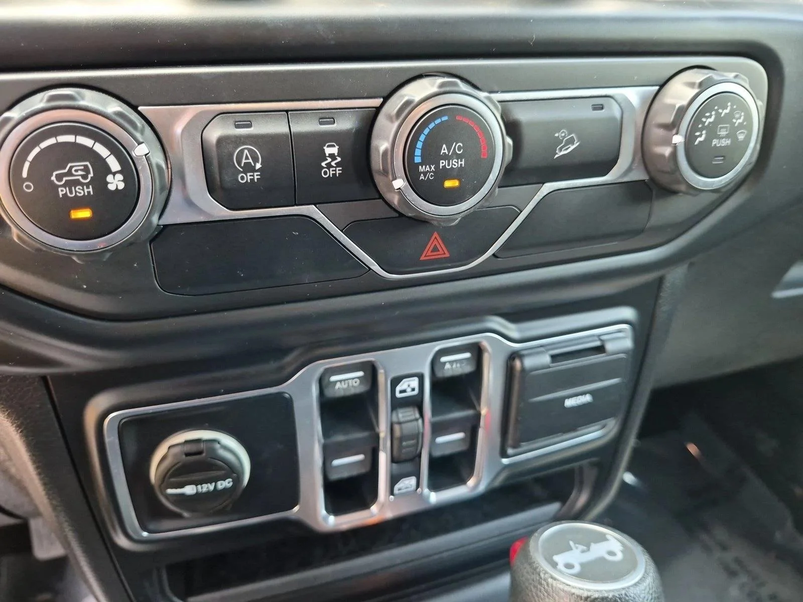 Used 2019 Billet Silver Metallic Clearcoat Jeep Sport S image 14