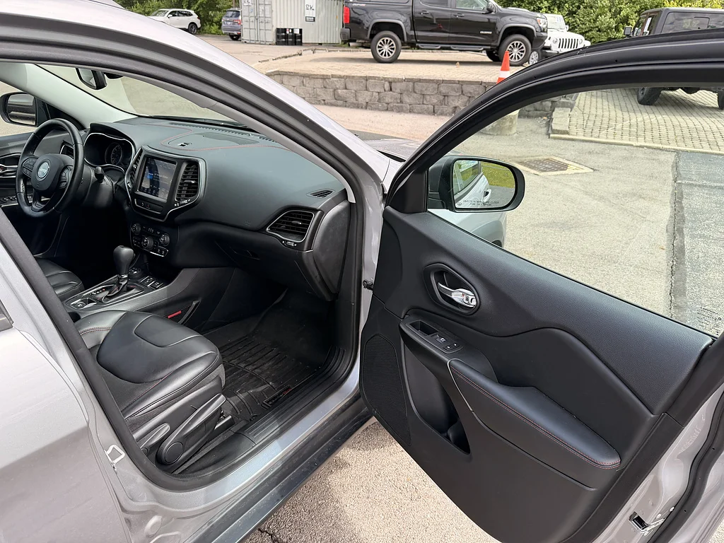 Used 2020 Granite Crystal Metallic Clear Coat Jeep Trailhawk Elite image 14