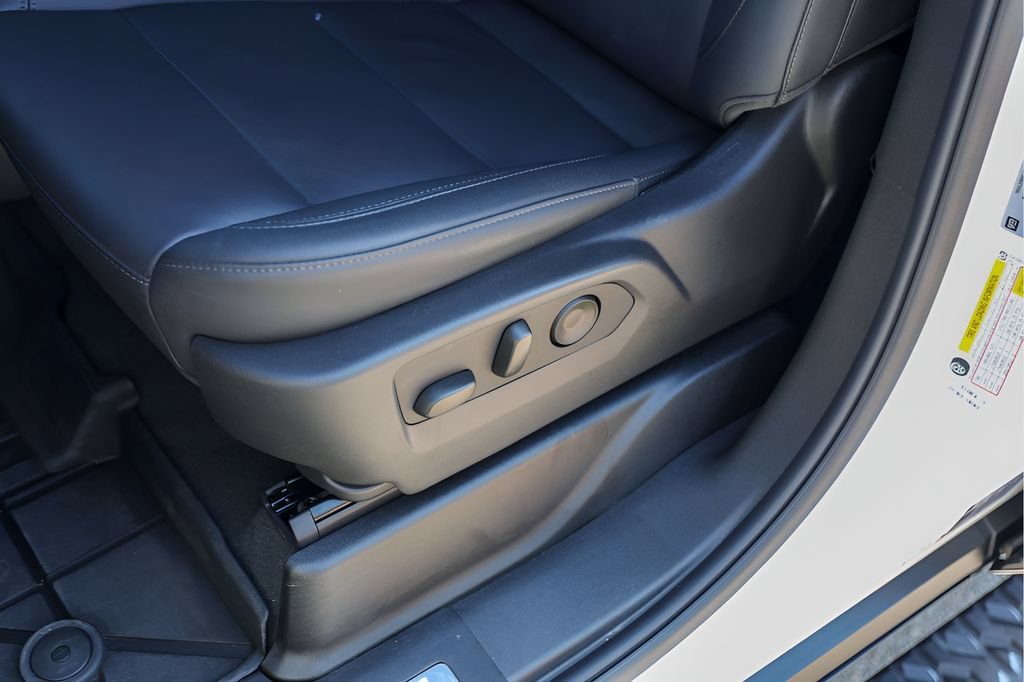 2026 Chevrolet Suburban Z71 - Photo 11