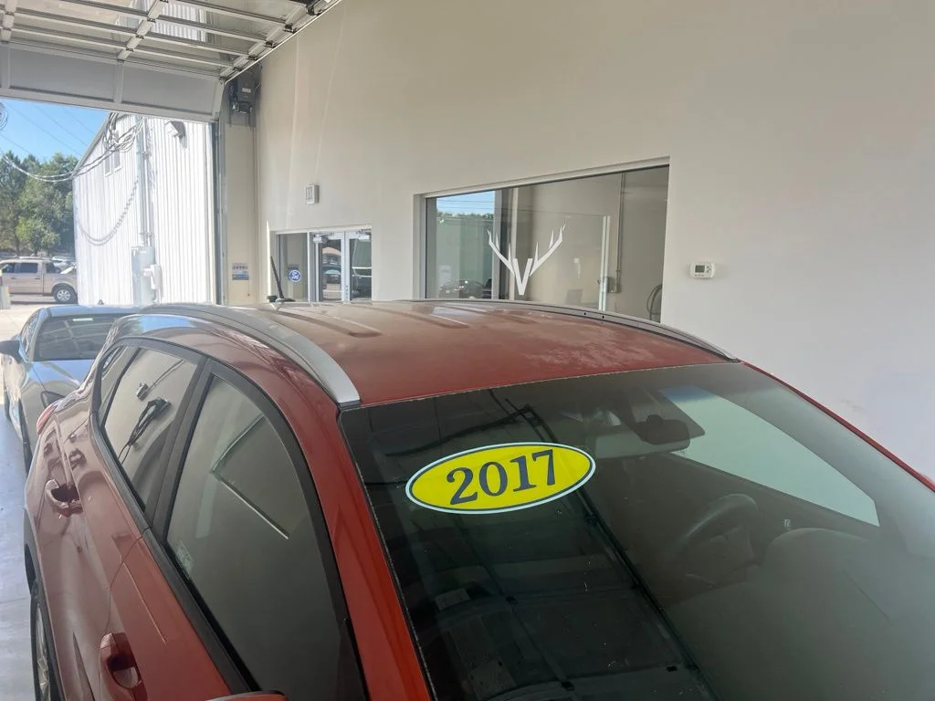 Used 2017 Sunset Hyundai SE image 8