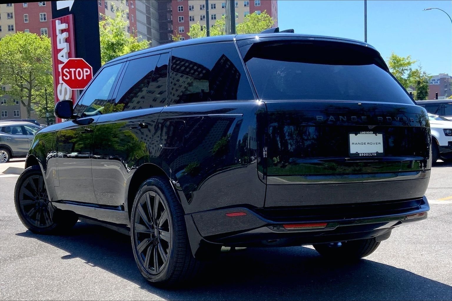 New 2026 Santorini Black LAND ROVER SE PHEV image 12