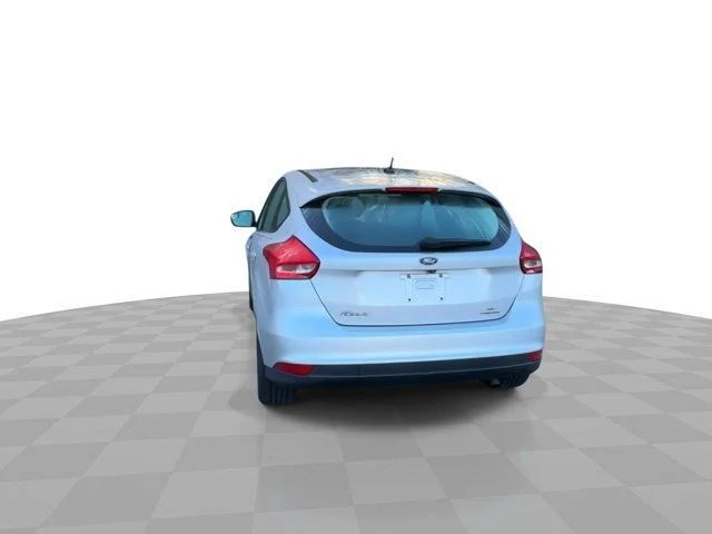 Used 2015 Ingot Silver Ford SE image 9