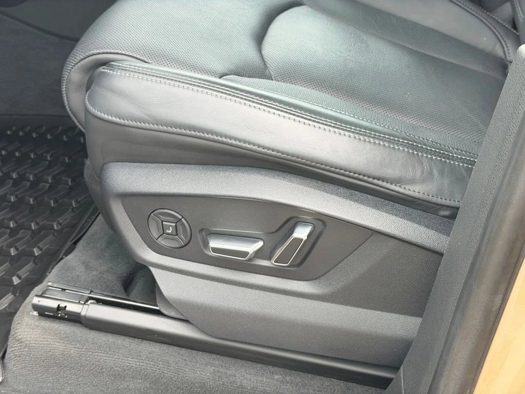 Used 2025 Gold Audi 55 Prestige image 32
