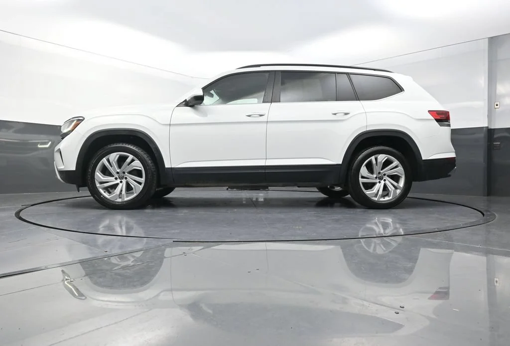 Used 2021 White Volkswagen 3.6L V6 SE w/Technology image 26
